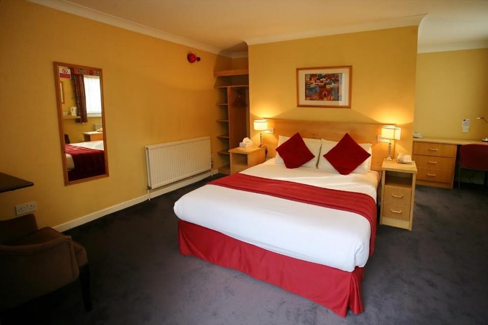 Dial House Hotel Crowthorne Room photo